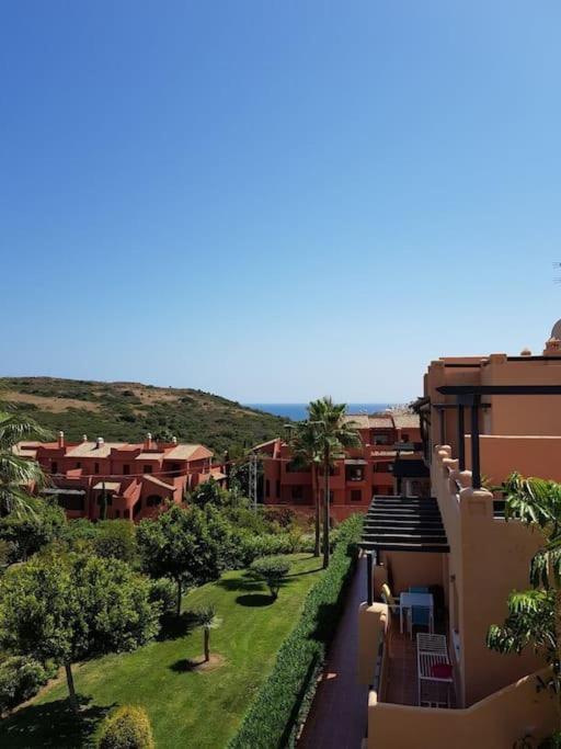 Penthouse Paradiso: 2Br Oasis In Casares Del Sol Bagian luar foto
