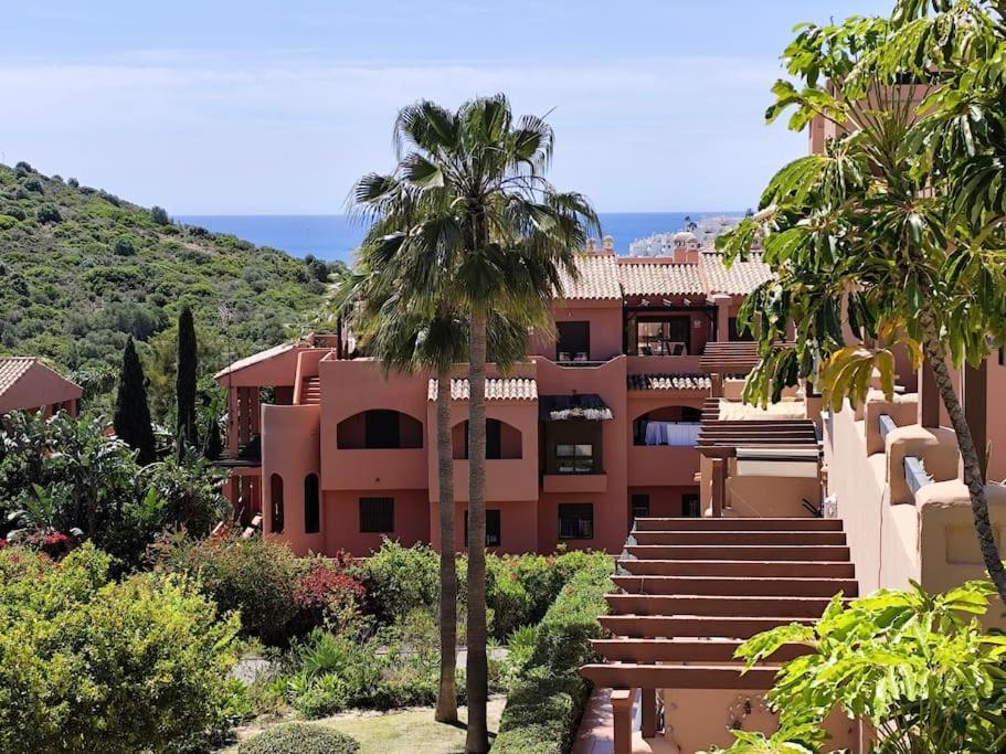 Penthouse Paradiso: 2Br Oasis In Casares Del Sol Bagian luar foto