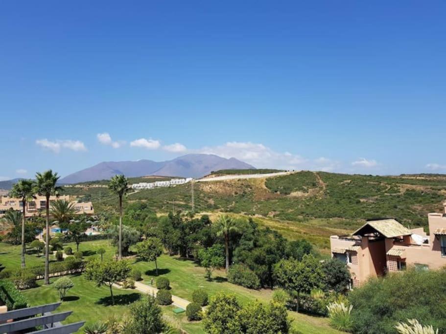 Penthouse Paradiso: 2Br Oasis In Casares Del Sol Bagian luar foto